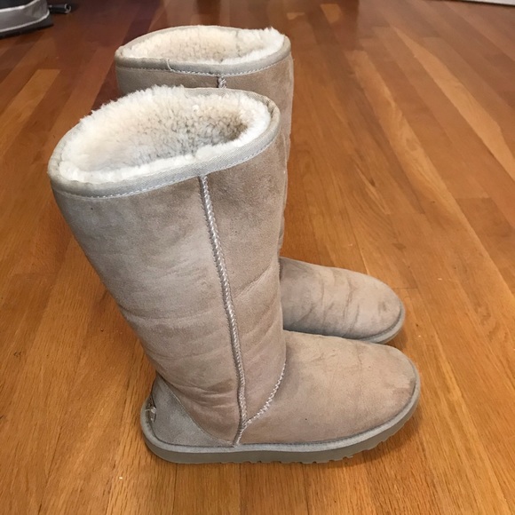 Classic Tall Tan Uggs - Picture 3 of 8